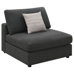 Silla Serene tapizada sin brazos en color beige