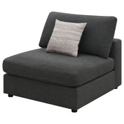 Silla Serene tapizada sin brazos en color beige
