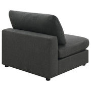 Silla Serene tapizada sin brazos en color beige