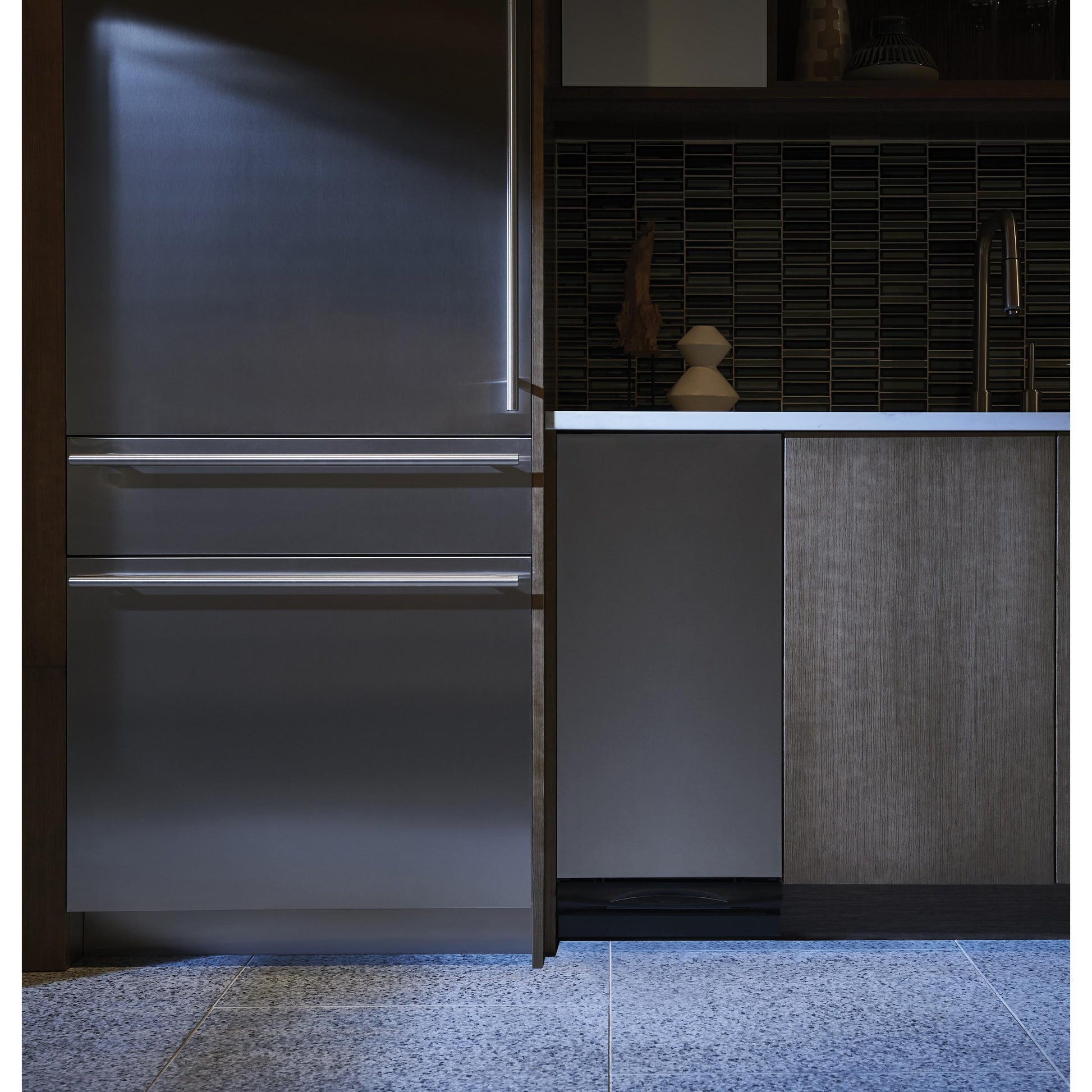  GE 15-inch Built-in Trash Compactor UCG1520NSS IMAGE 4