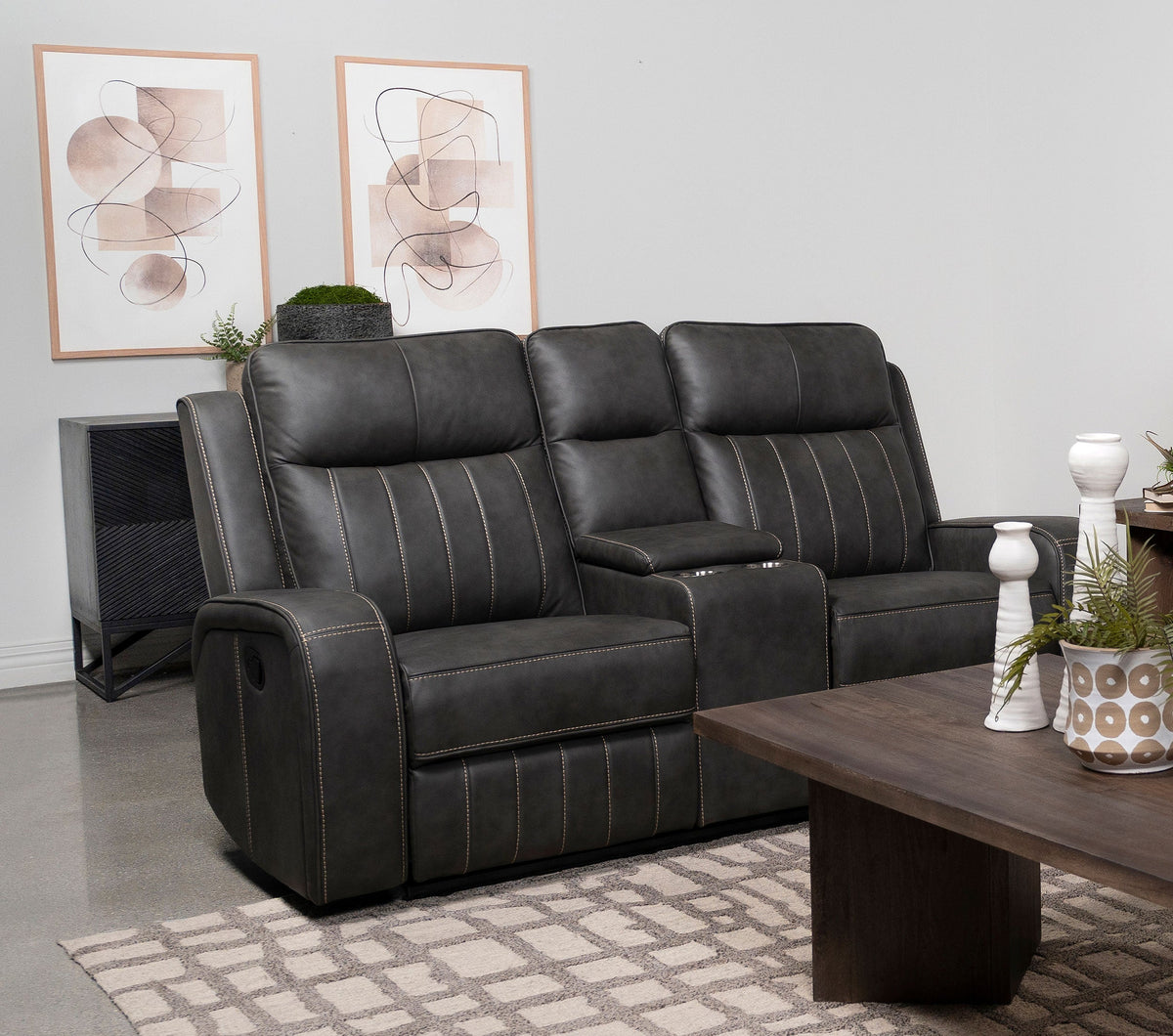 Loveseat tapizado con brazo articulado y movimiento Raelynn, color gris