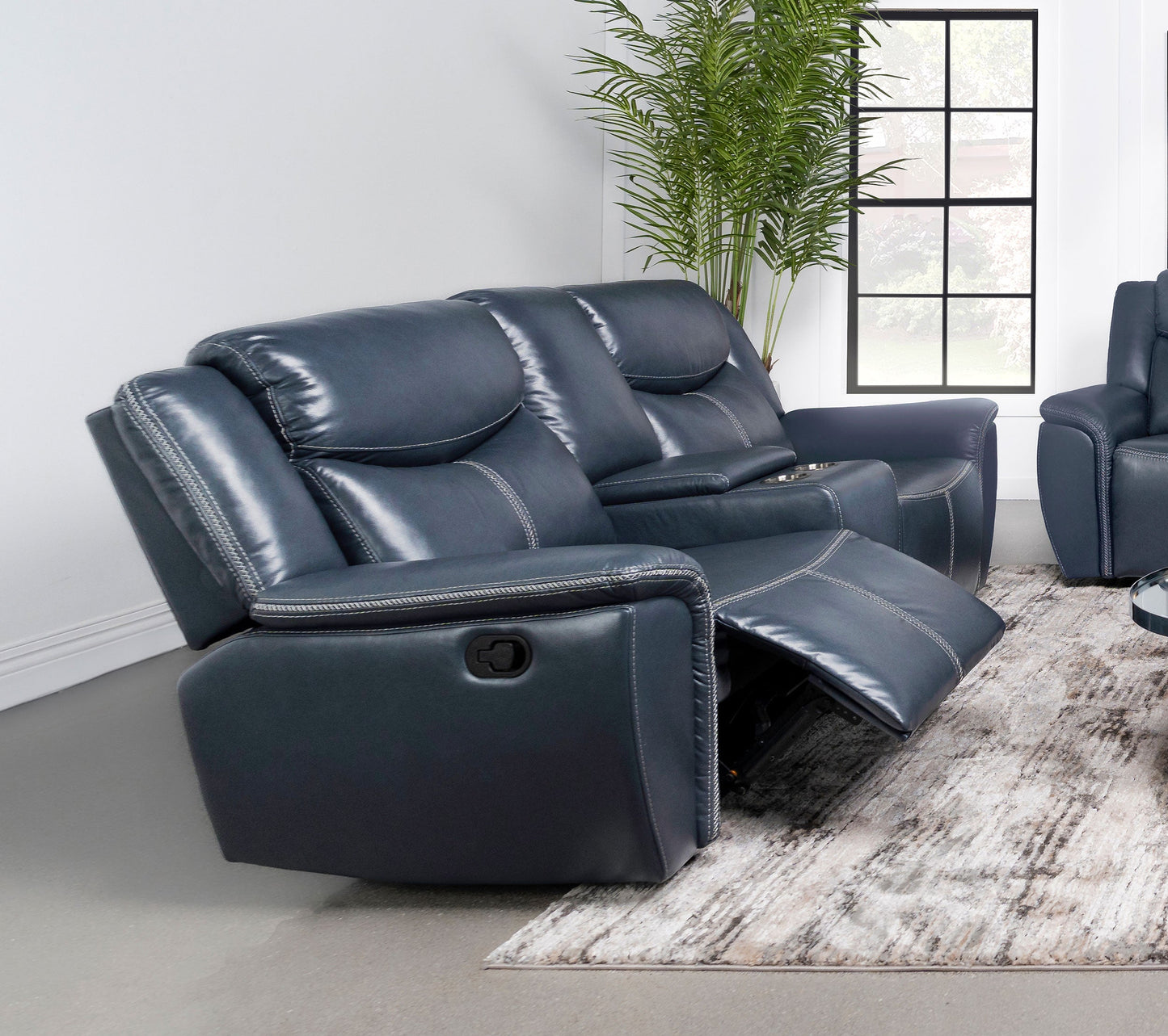 Loveseat reclinable con brazos acolchados y tapizado Sloane azul