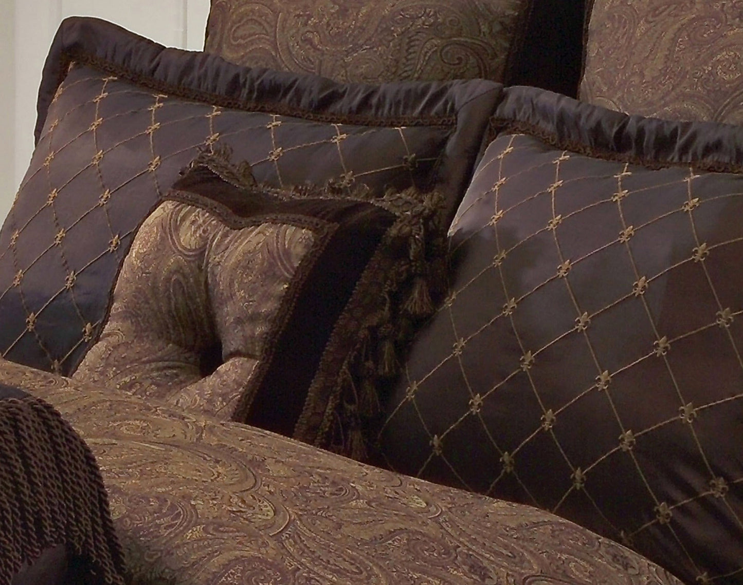 Opulent Paisley Comforter Set