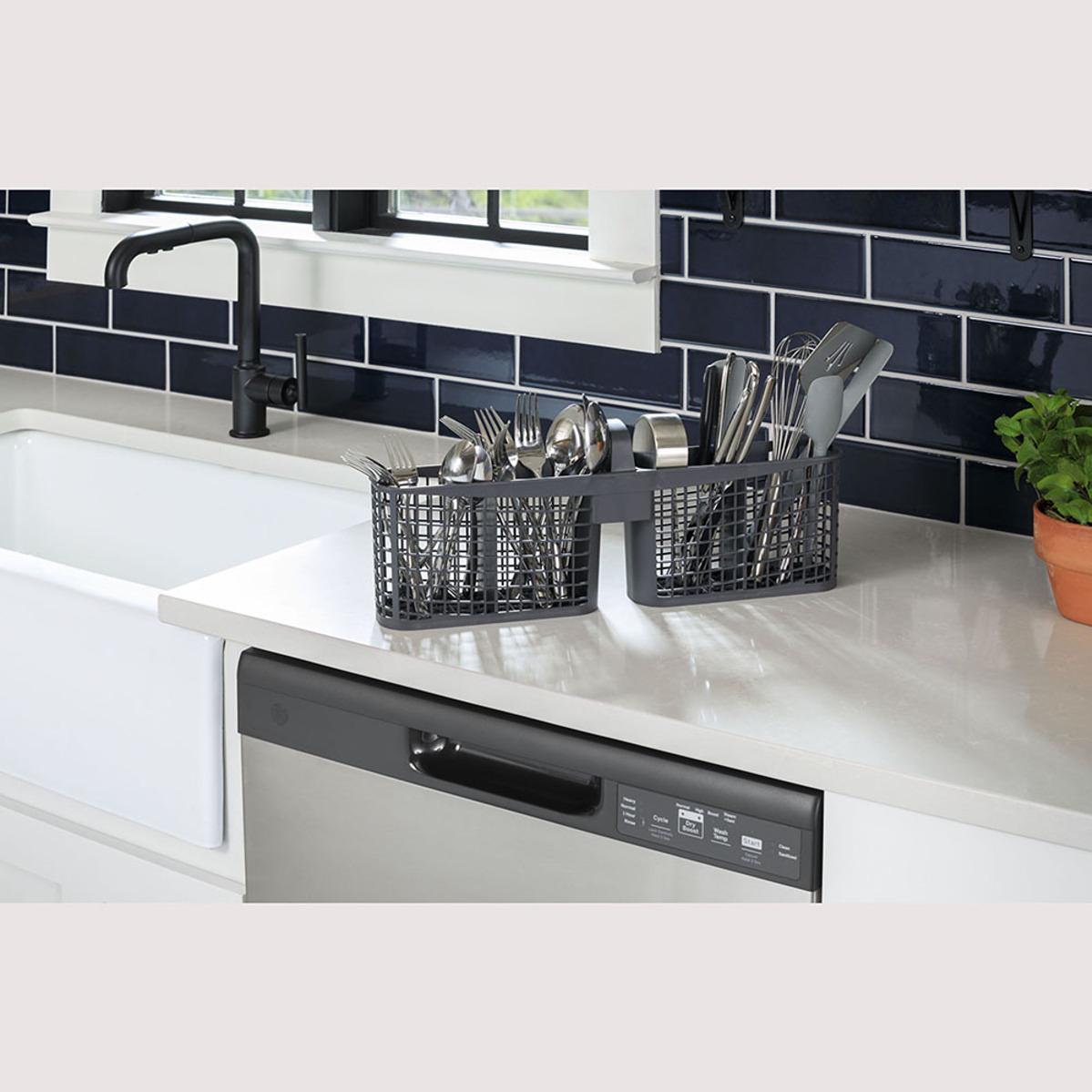 GE 24-inch Built-In Dishwasher with Power Cord GDF511PGRBB IMAGE 6