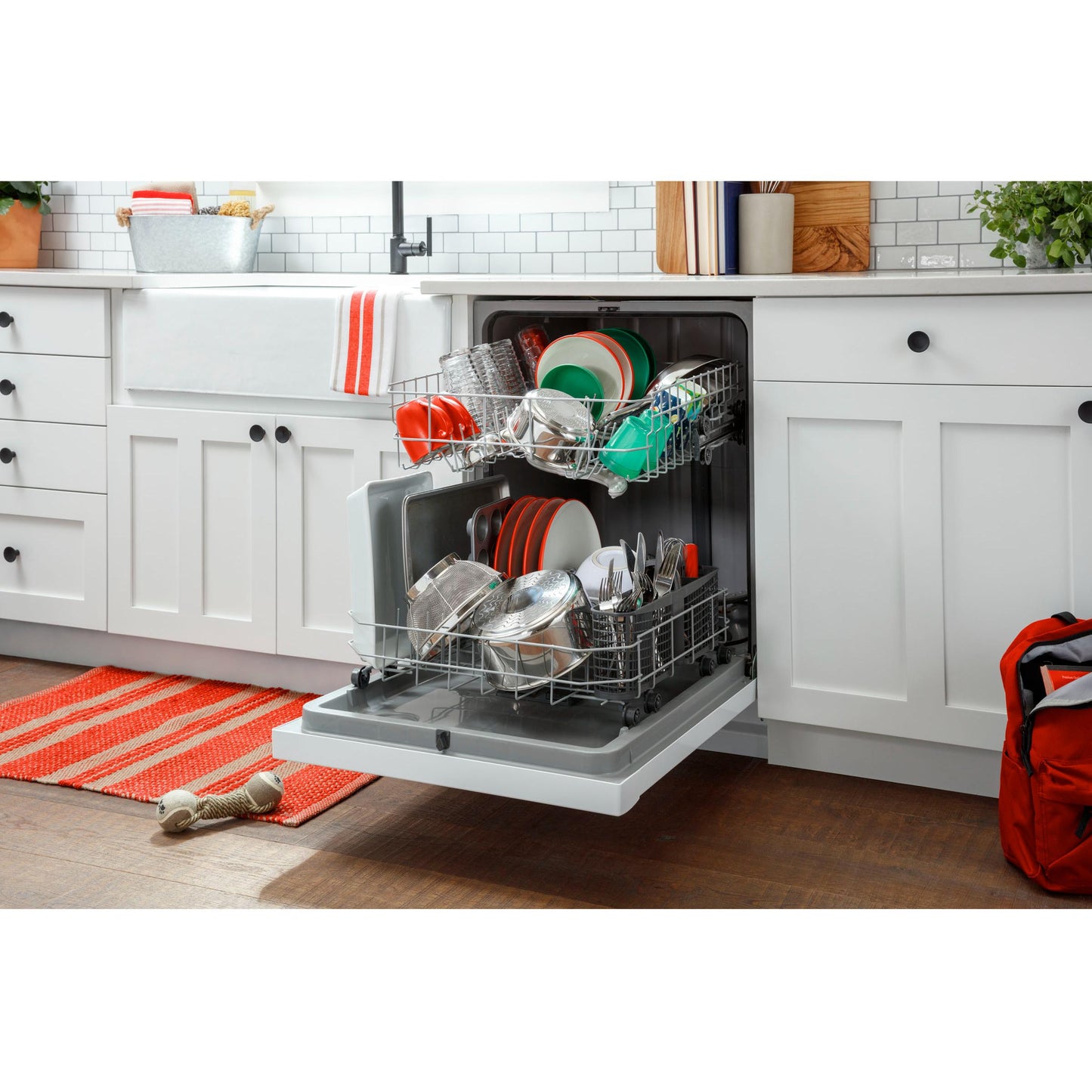  Hotpoint 24-inch Built-in Dishwasher with Water Filtration System HDF330PGRWW IMAGE 10