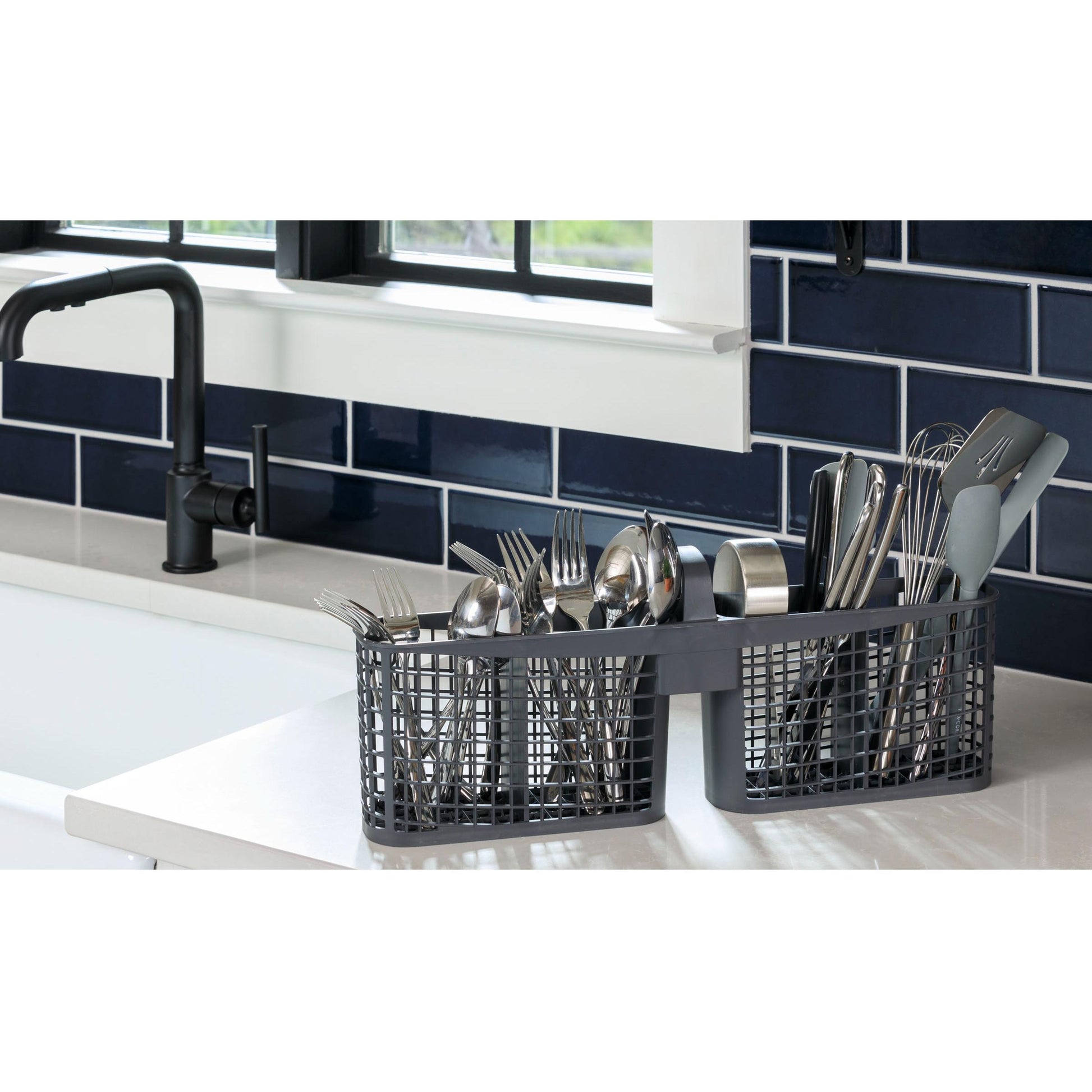  Hotpoint 24-inch Built-in Dishwasher with Water Filtration System HDF330PGRWW IMAGE 6