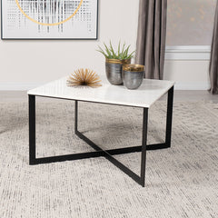 Mesa de centro cuadrada Tobin con superficie de mármol, blanca y negra