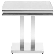 Mesa auxiliar Kerwin con tapa de piedra cuadrada blanca y cromada