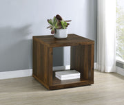 Mesa auxiliar Frisco cuadrada de madera de ingeniería de pino oscuro