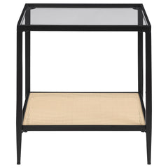 Mesa auxiliar Amherst de metal con tapa de vidrio y estante de caña, color negro