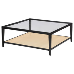 Mesa de centro Amherst de metal con tapa de vidrio y estante de caña, color negro