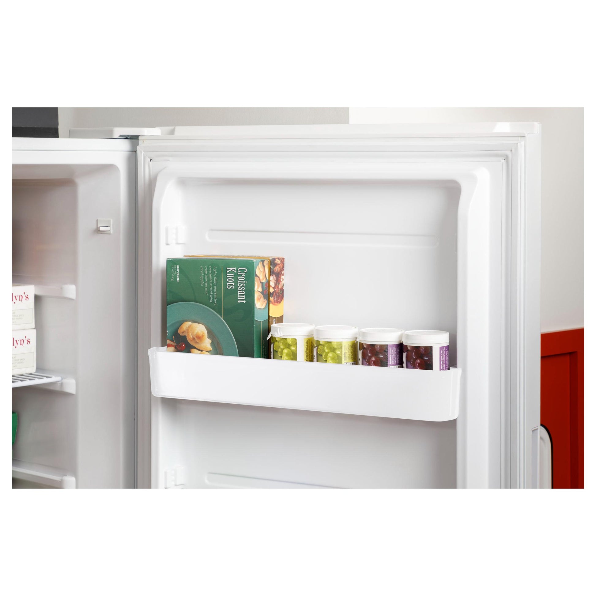  Hotpoint 13 cu. ft. Upright Freezer with LED Interior Lighting HUF13STRWW IMAGE 11