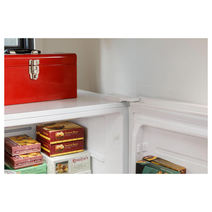  Hotpoint 13 cu. ft. Upright Freezer with LED Interior Lighting HUF13STRWW IMAGE 13