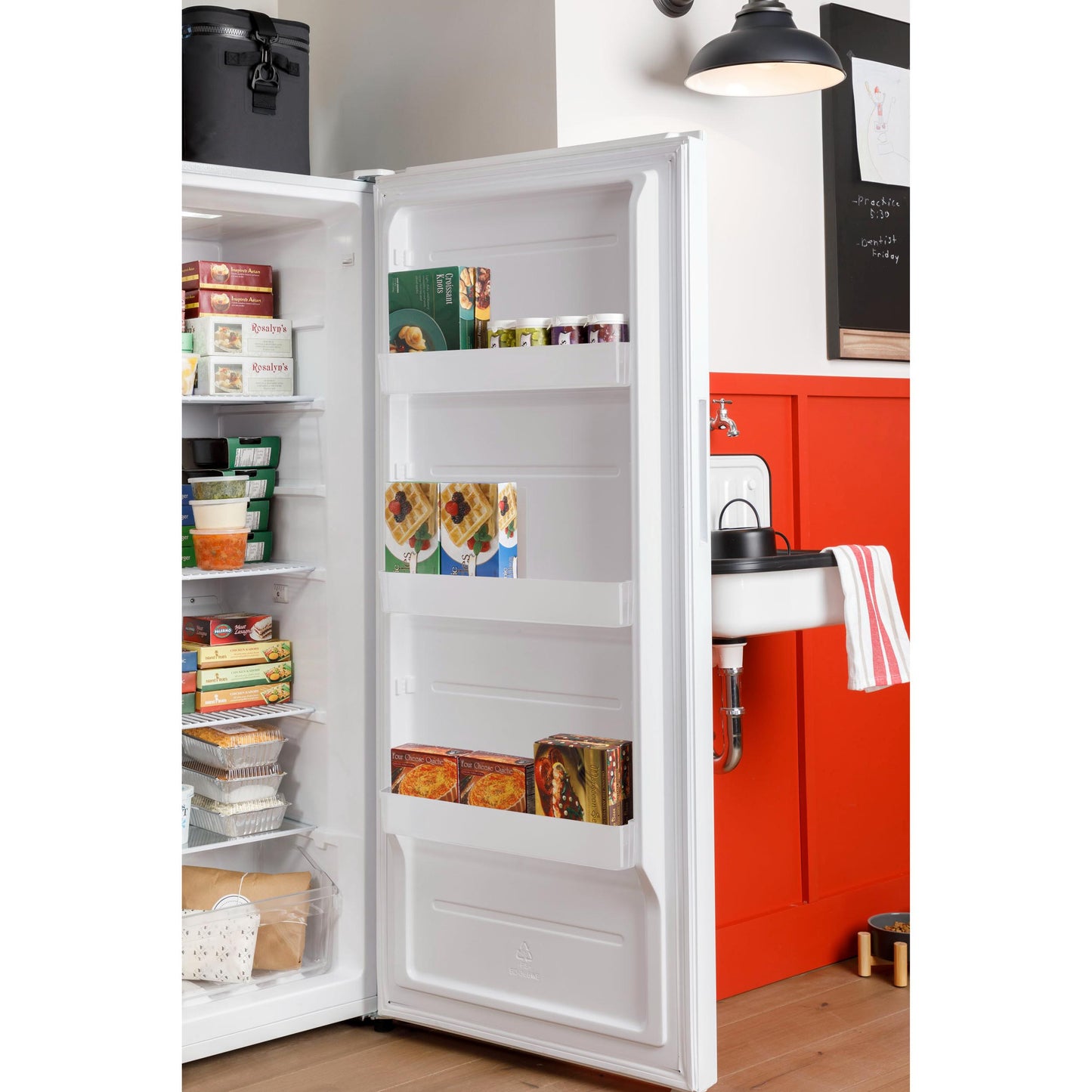  Hotpoint 13 cu. ft. Upright Freezer with LED Interior Lighting HUF13STRWW IMAGE 9