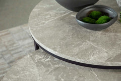 Mesa de centro nido redonda Lainey de imitación de mármol gris