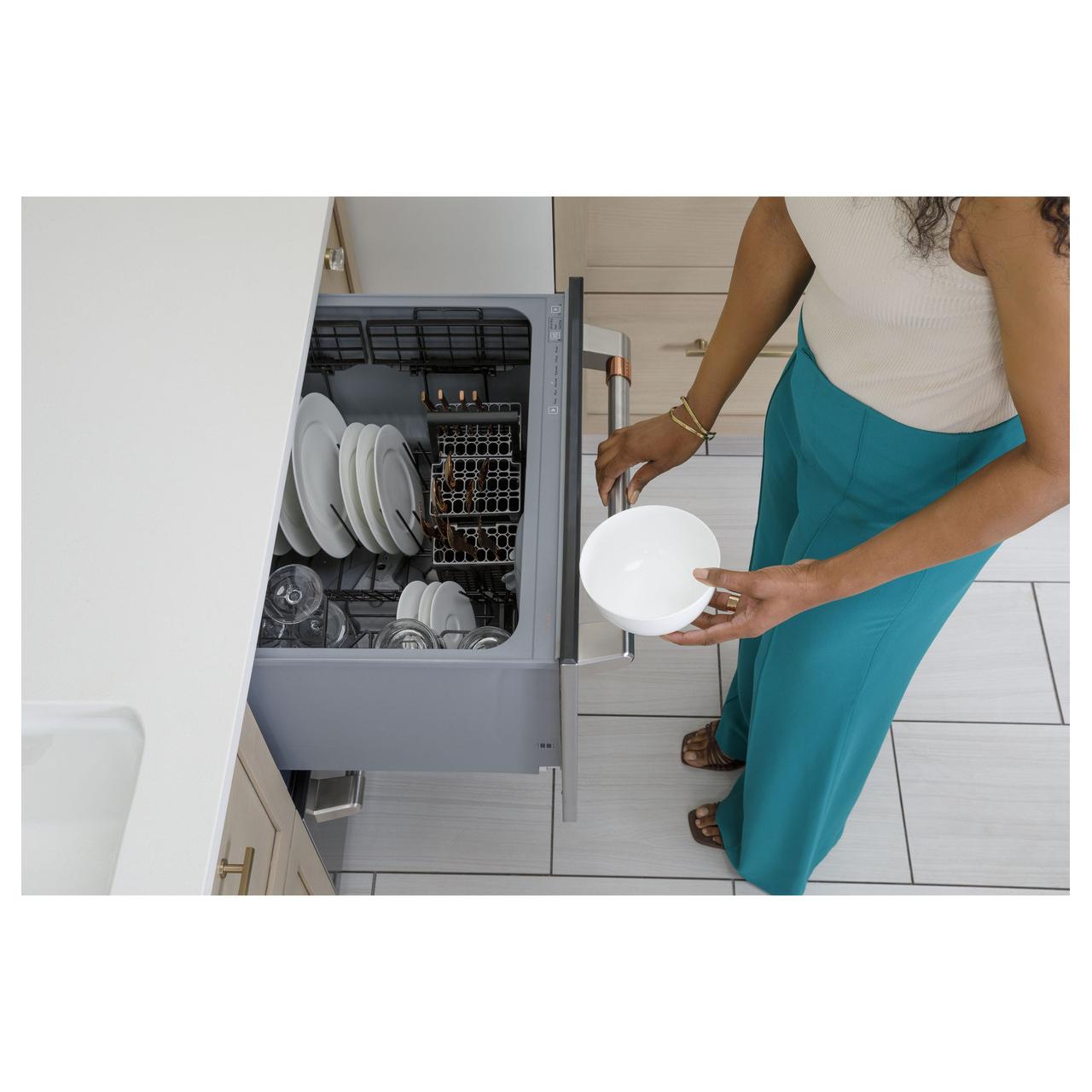  Café 24-inch, Built-in Dishwasher CDD420P3TD1 IMAGE 8