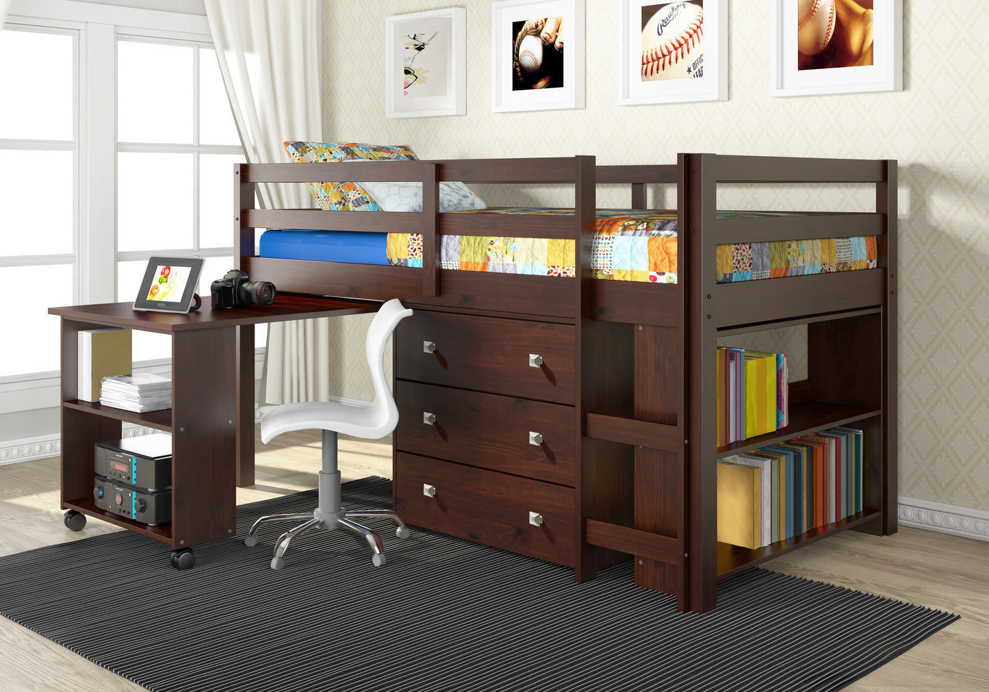 Loft bajo con escritorio, cómoda y estantería
