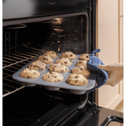  GE 30-inch Freestanding Gas Range with Center Oval Burner GGF500PVBB IMAGE 6