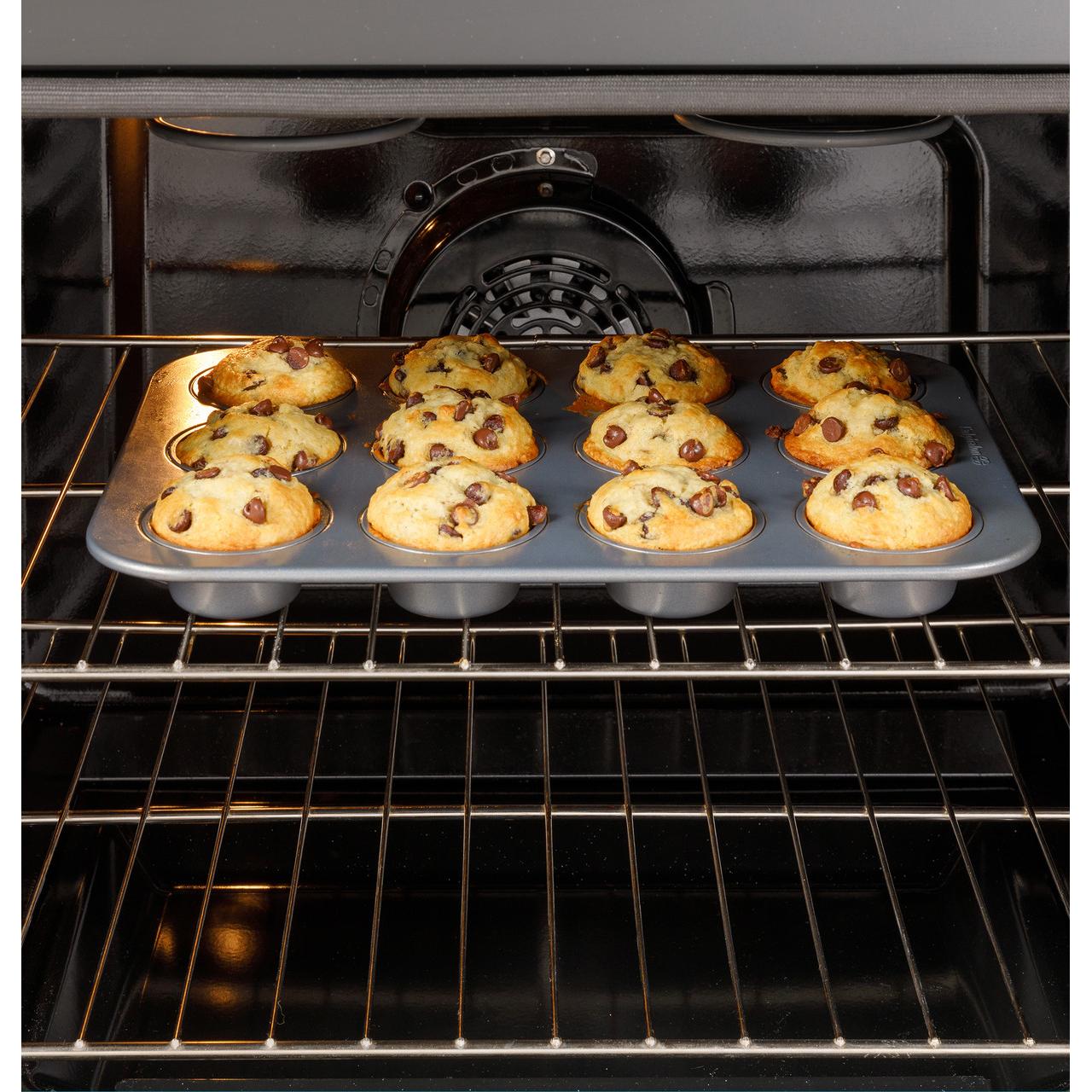 GE 30-inch Freestanding Gas Range with Convection Technology GGF600AVES IMAGE 12