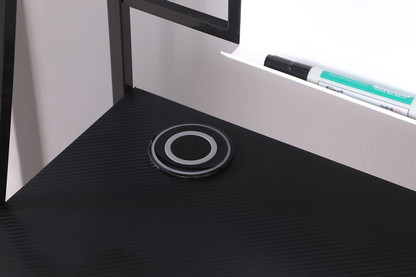 Escritorio Jessie de 47 pulgadas con pizarra blanca y USB negro