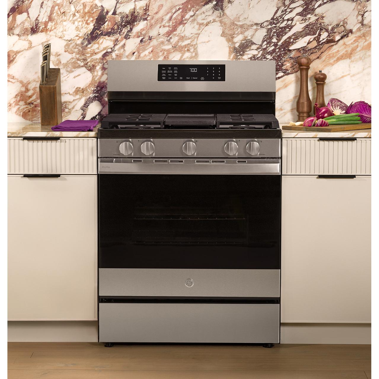  GE Profile 30-inch Smart Freestanding Gas Convection Range with No Preheat Air Fry and EasyWash™ Oven Tray PGF700AYFS IMAGE 8
