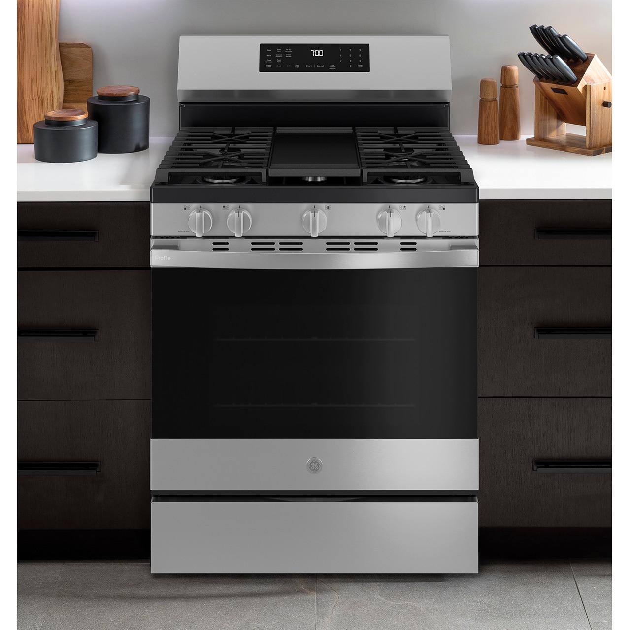  GE Profile 30-inch Smart Freestanding Gas Convection Range with No Preheat Air Fry and EasyWash™ Oven Tray PGF700AYFS IMAGE 9