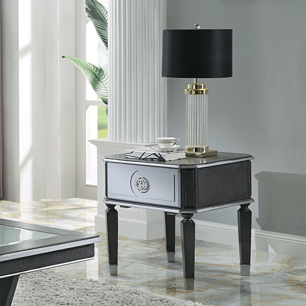 Mesa auxiliar cuadrada de la casa Beatrice
