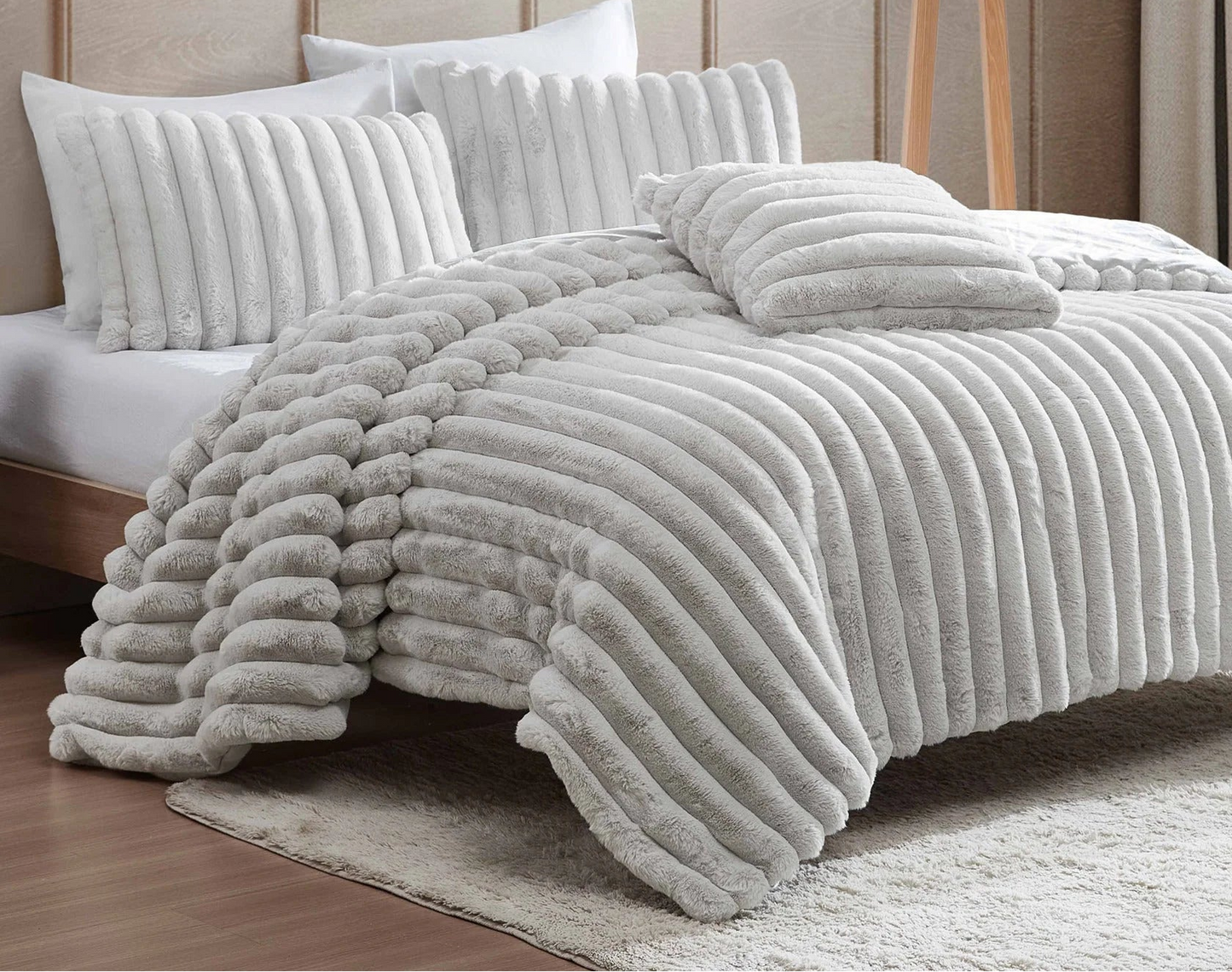Raechalla Queen Panel Bed 4PC Bedroom Set with Comforter Kit