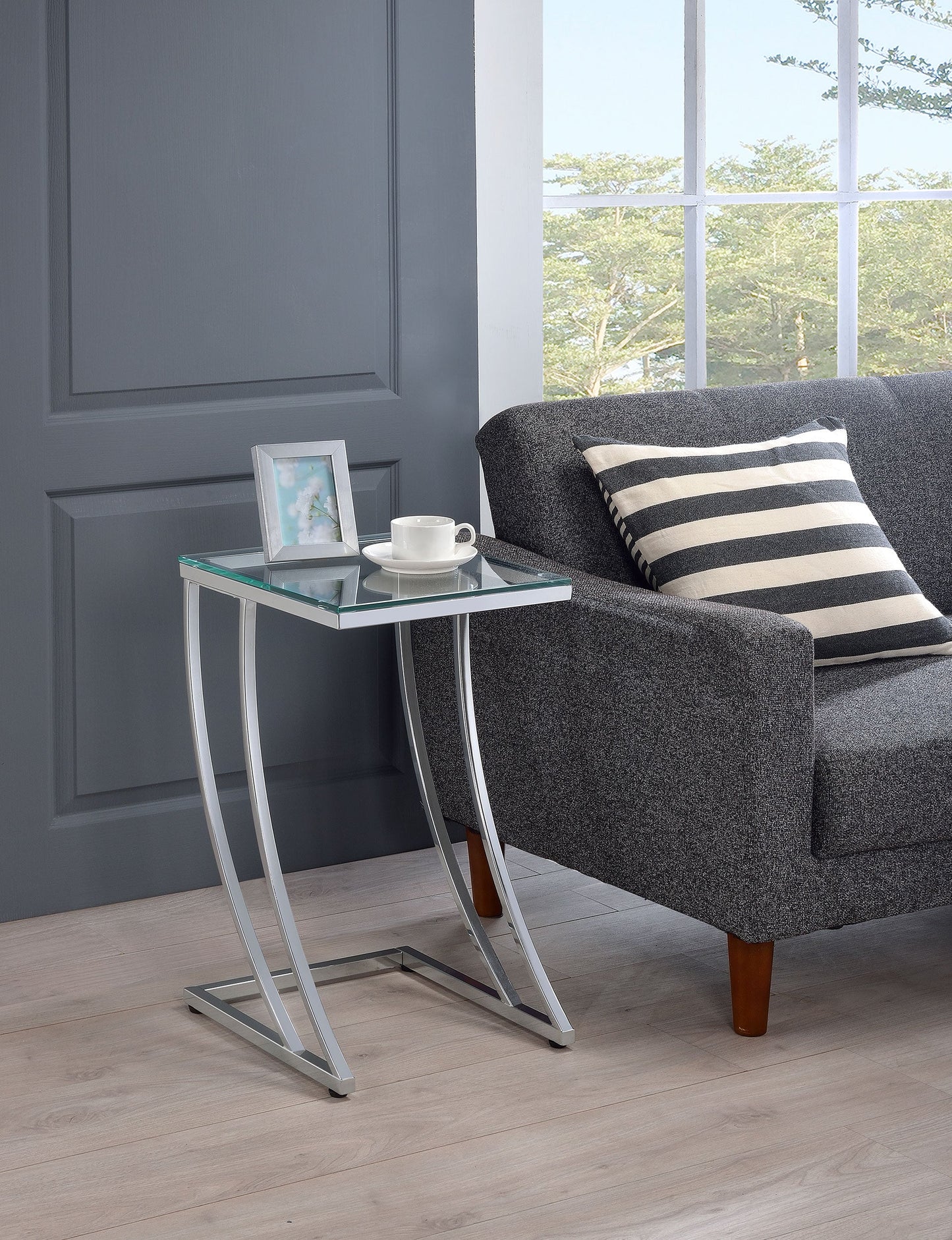 Mesa auxiliar de sofá con tapa de vidrio rectangular Cayden, cromada