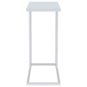 Mesa auxiliar de sofá en forma de C con tapa de cristal blanco Stella, cromada