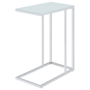 Mesa auxiliar de sofá en forma de C con tapa de cristal blanco Stella, cromada