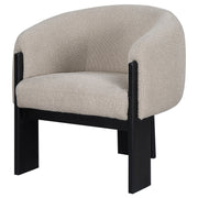 Silla decorativa Valdez Boucle con respaldo de barril tapizado en beige