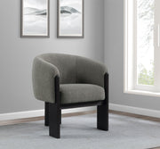 Silla decorativa Valdez Boucle con respaldo de barril tapizado en beige