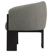 Silla decorativa Valdez Boucle con respaldo de barril tapizado en beige