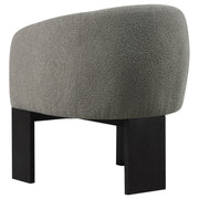 Silla decorativa Valdez Boucle con respaldo de barril tapizado en beige