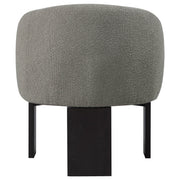 Silla decorativa Valdez Boucle con respaldo de barril tapizado en beige