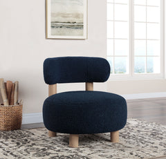 Silla decorativa Zonie Boucle con respaldo de barril tapizado en naranja