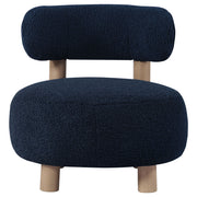 Silla decorativa Zonie Boucle con respaldo de barril tapizado en naranja