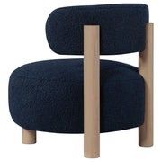 Silla decorativa Zonie Boucle con respaldo de barril tapizado en naranja
