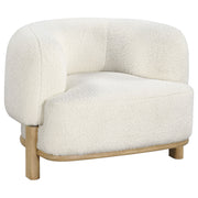 Silla decorativa Lawler con respaldo de barril tapizado en color marfil