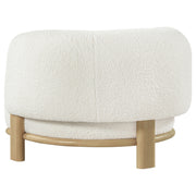 Silla decorativa Lawler con respaldo de barril tapizado en color marfil