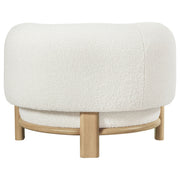 Silla decorativa Lawler con respaldo de barril tapizado en color marfil