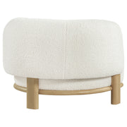 Silla decorativa Lawler con respaldo de barril tapizado en color marfil