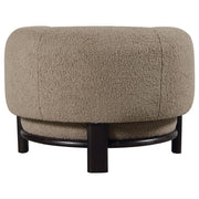 Silla decorativa Lawler con respaldo de barril tapizado en color marfil