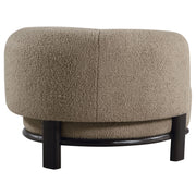 Silla decorativa Lawler con respaldo de barril tapizado en color marfil