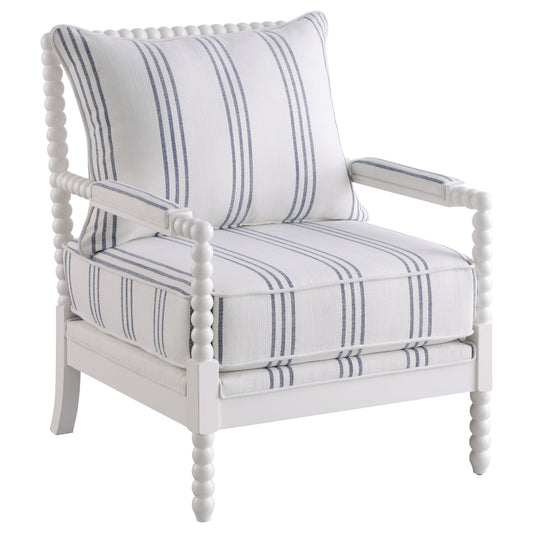 Sillón decorativo Bobbin tapizado Blanchett en blanco y azul marino