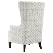 Sillón alto con respaldo alto tapizado Pippin, color Latte