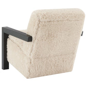 Silla Fitzroy tapizada en piel sintética con brazos de madera maciza color café con leche