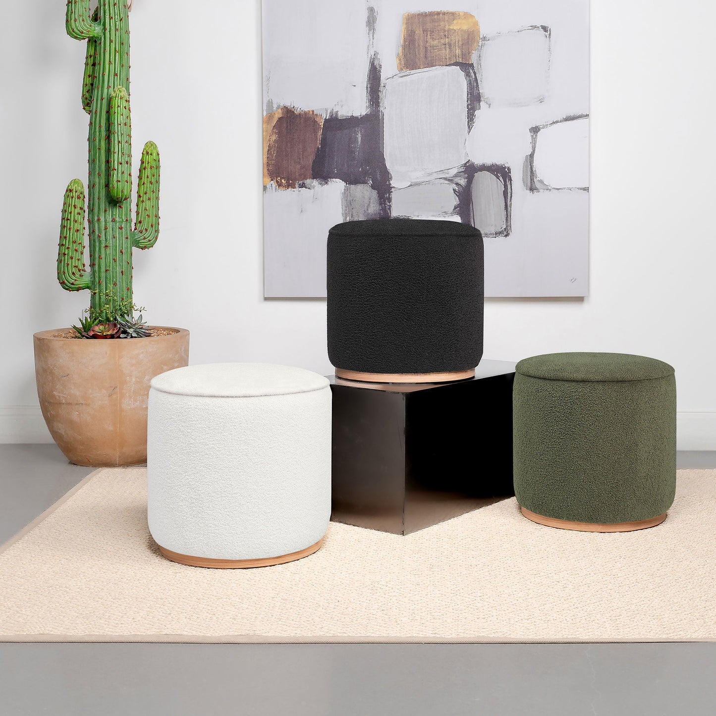 Otomana redonda tapizada en piel de oveja sintética Zena, color negro