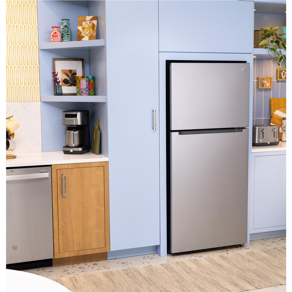  GE 30-inch, 19 cu. ft. Freestanding Top Freezer Refrigerator with Garage-Ready Performance GPS19KYZFS IMAGE 9